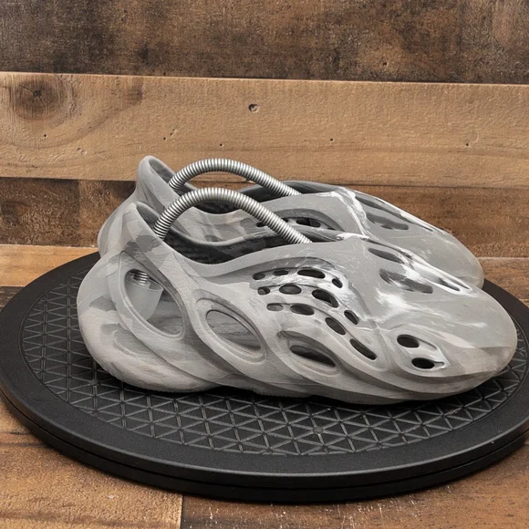 YEEZY FOAM RNNR MX GRANITE MENS ATHLETIC SHOES CASUAL GRAY WHITE ADIDAS SIZE 7 - Picture 9 of 9